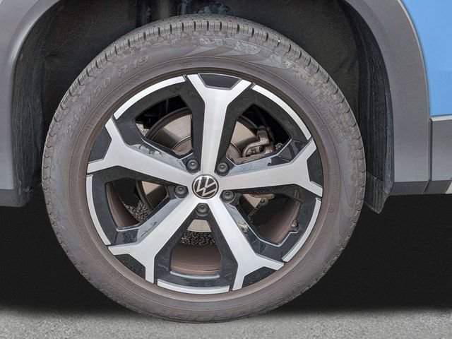 Used 2025 Volkswagen Tiguan SE FWD image 11
