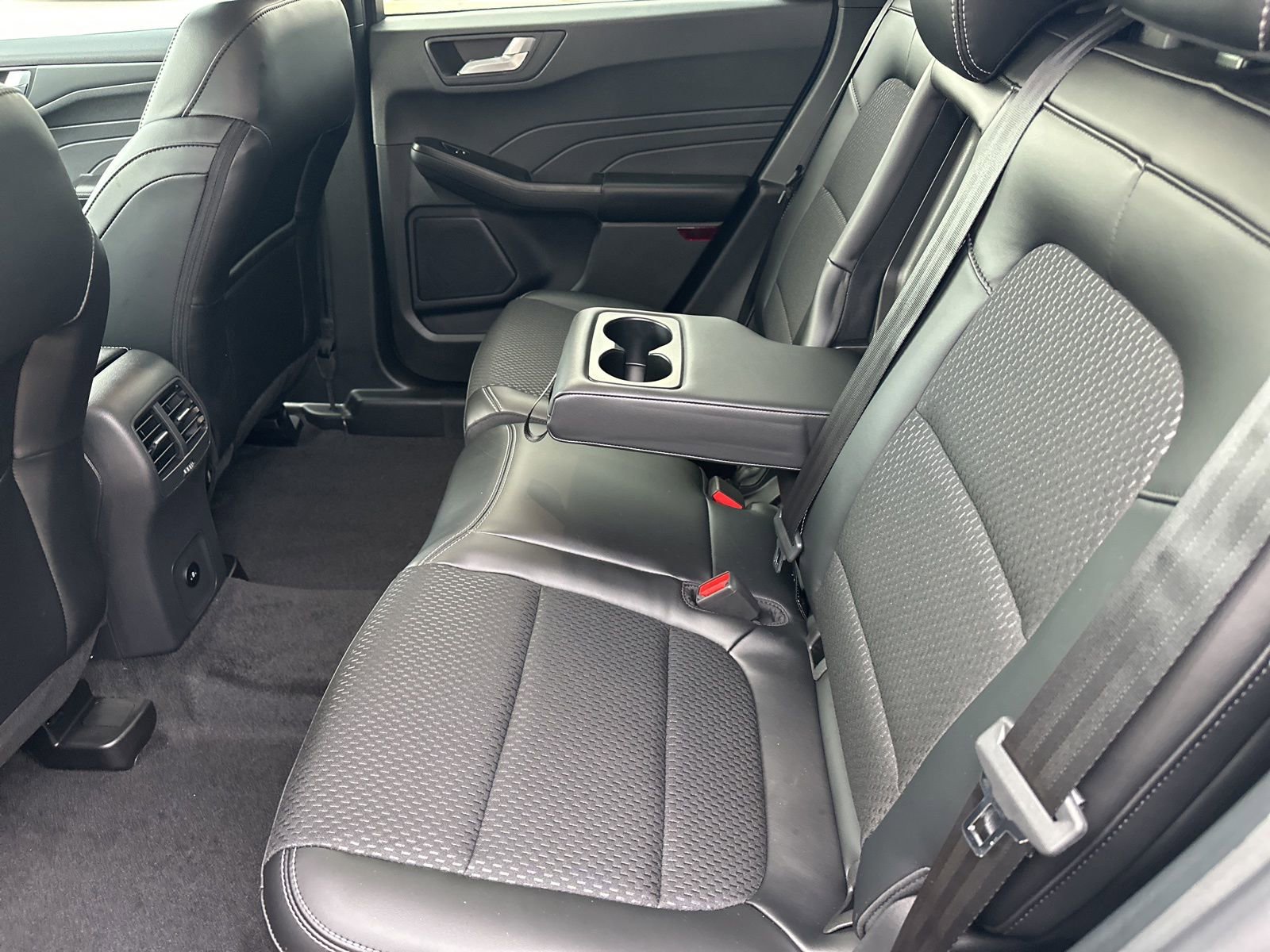 New 2025 Ford Escape SE image 25