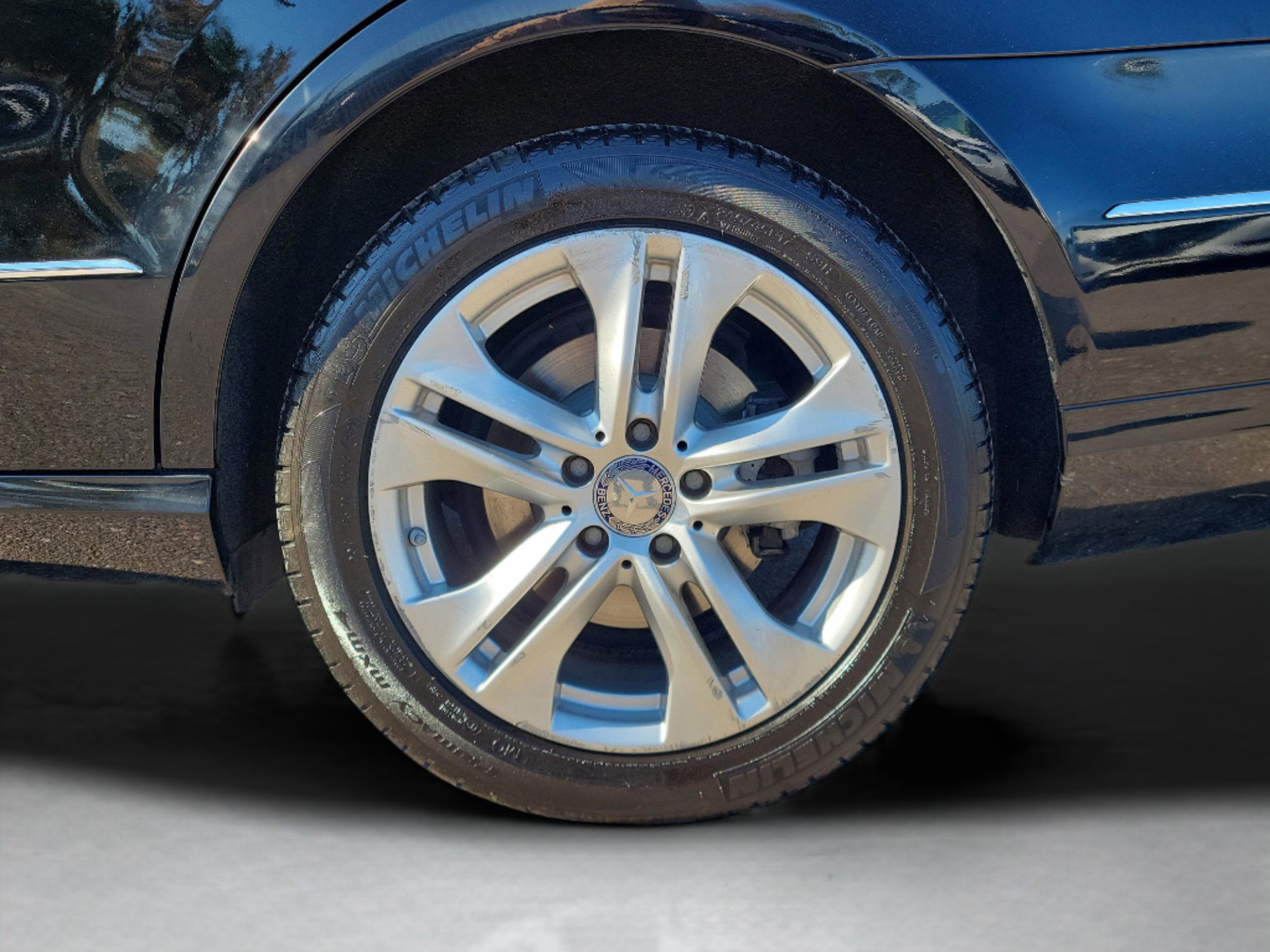 Used 2010 Mercedes-Benz E 350 4MATIC Sedan image 37