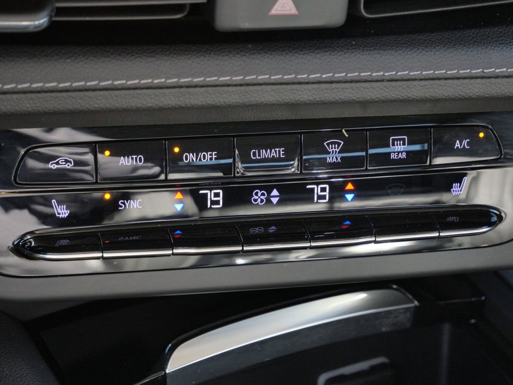 Used 2022 Buick Envision Essence w/ Technology Package I image 38