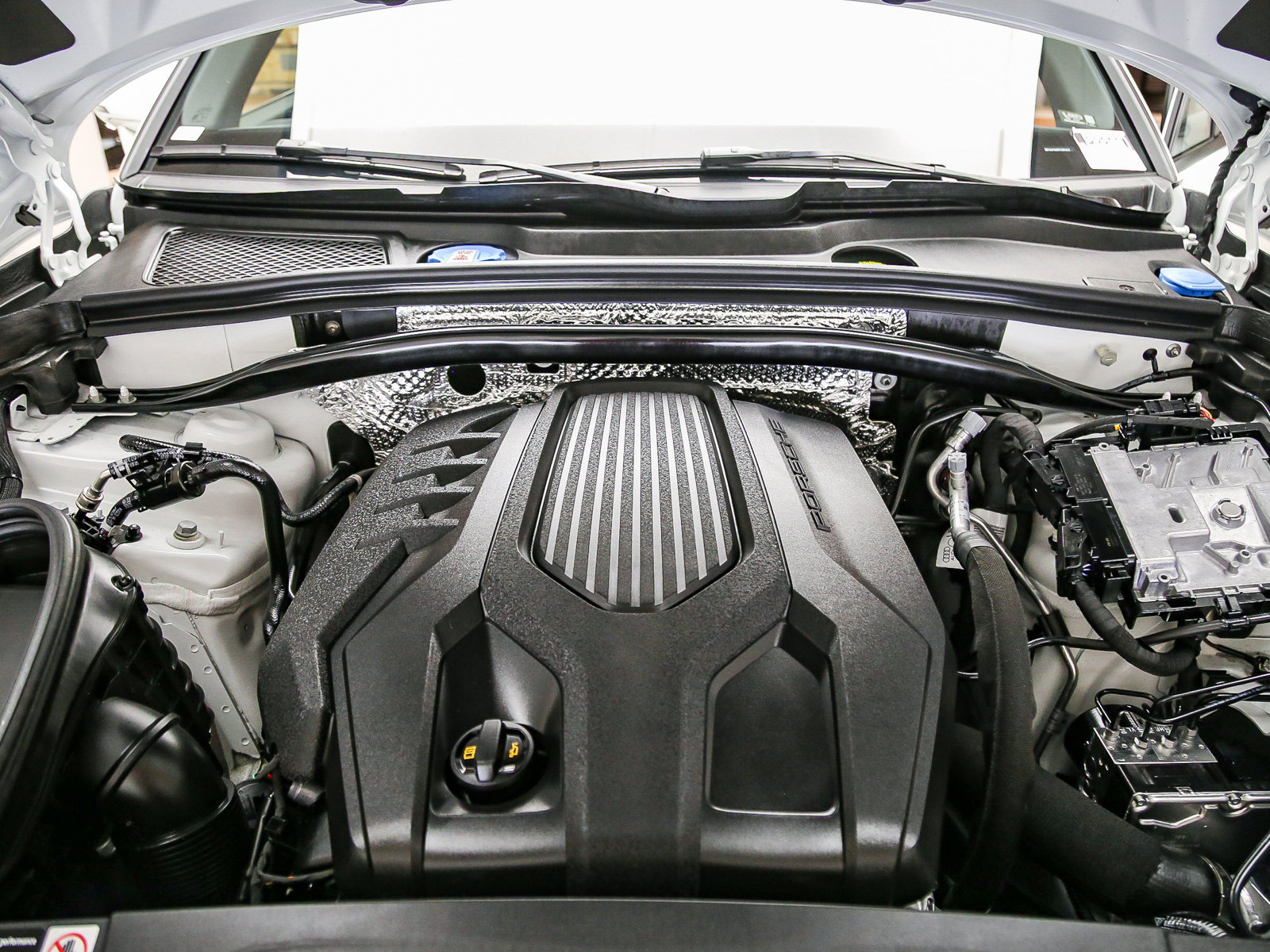 Certified 2026 Porsche Macan AWD/4WD image 65