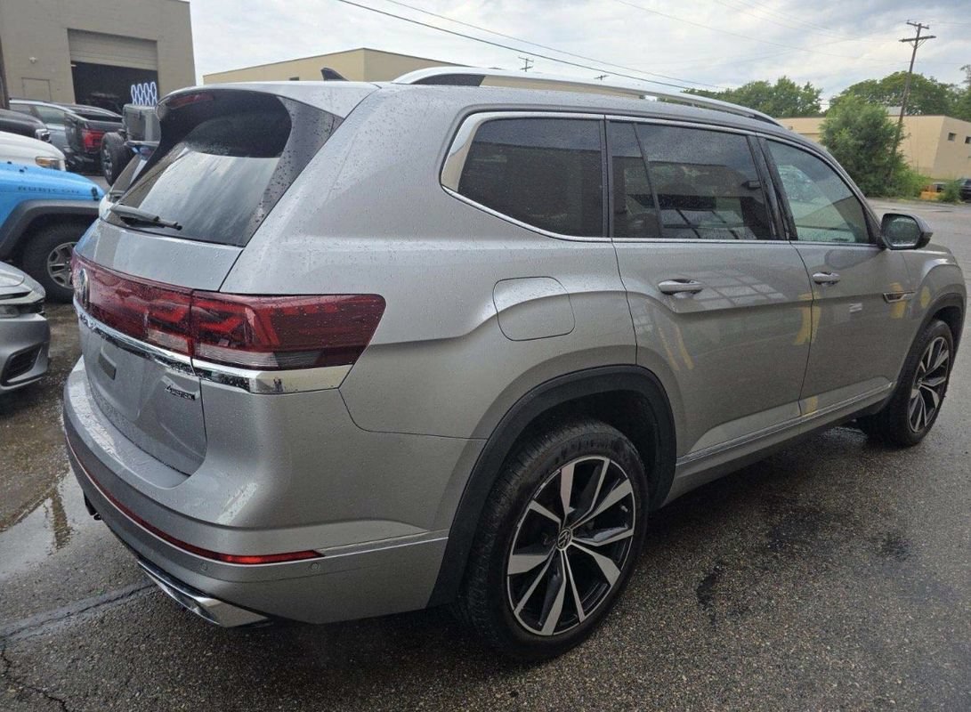 Used 2026 Volkswagen Atlas SEL Premium R-Line AWD/4WD image 3