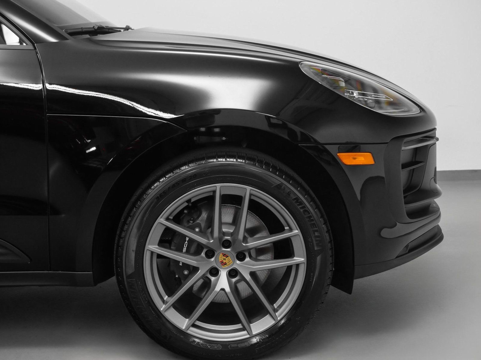 Certified 2025 Porsche Macan image 12