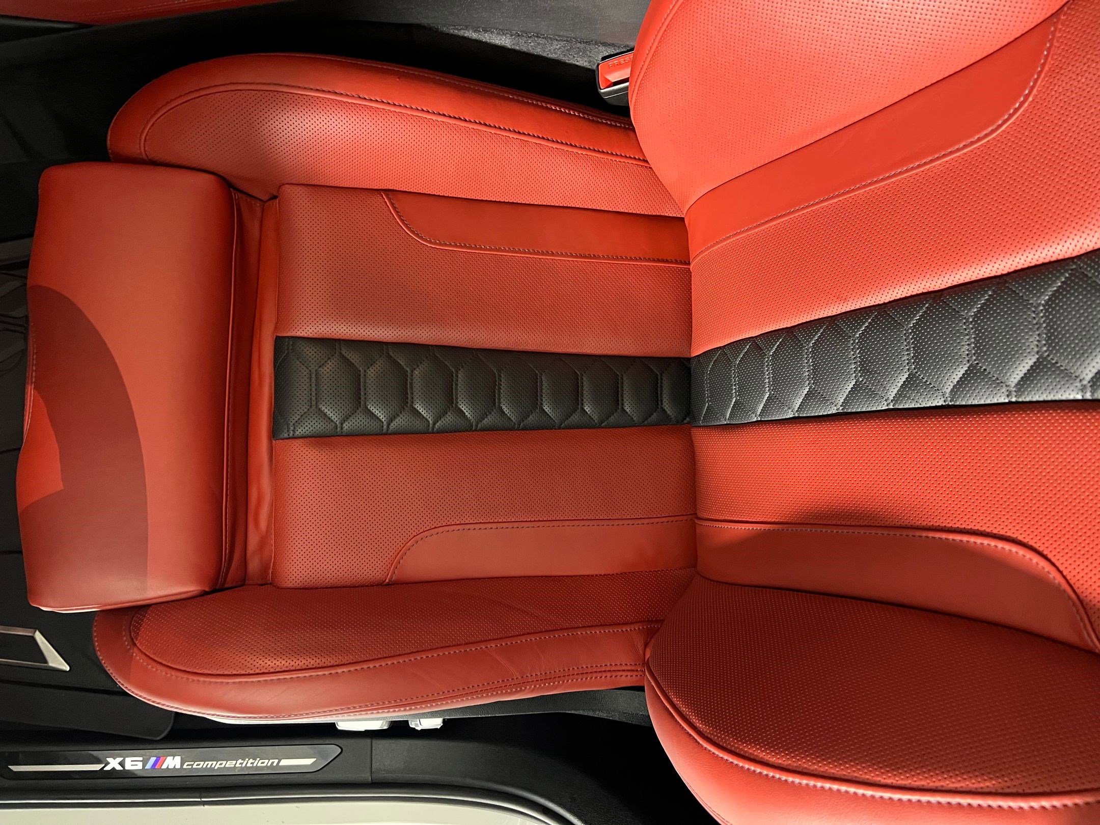 Used 2024 BMW X6 M Competition w/ Executive Package image 11