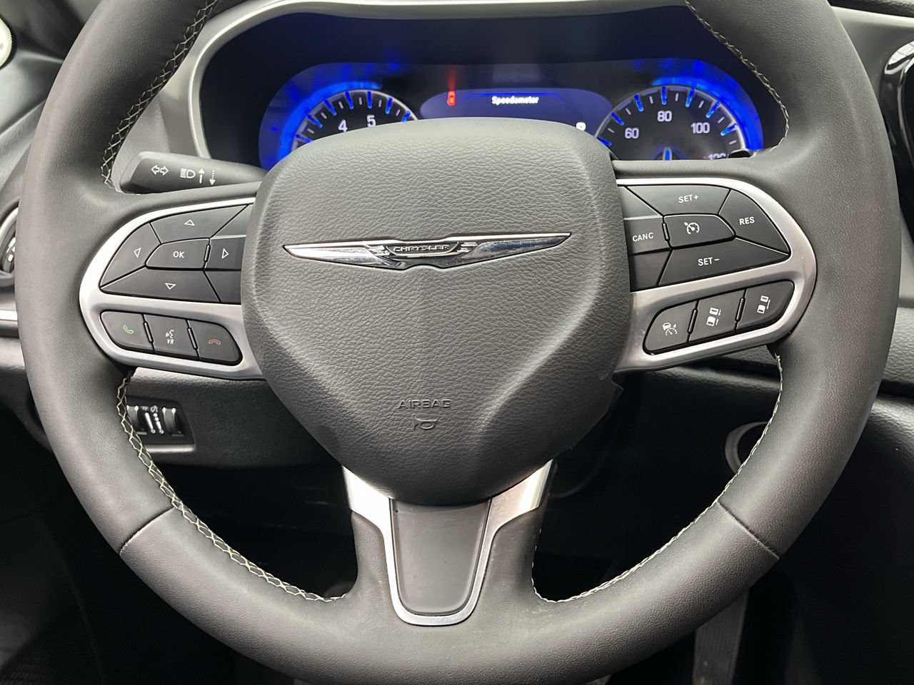 Used 2025 Chrysler Pacifica Select FWD image 15