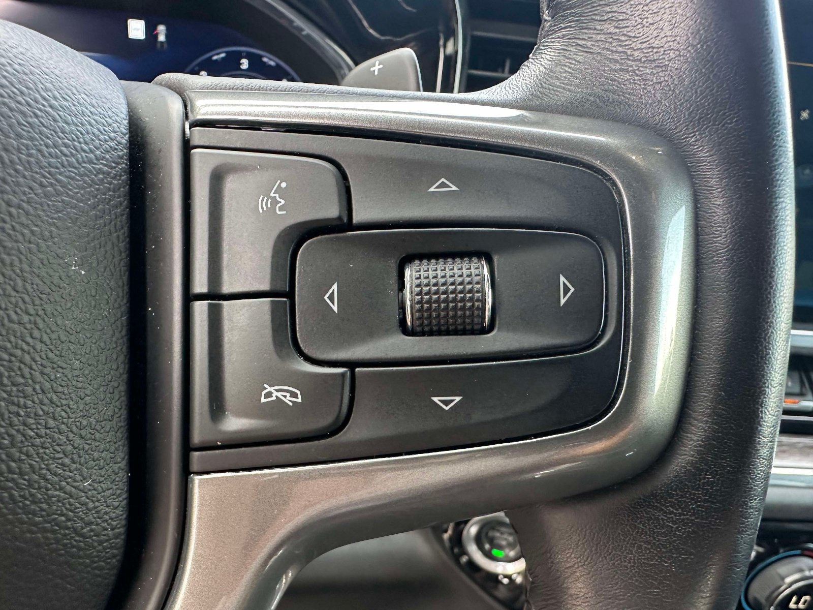 Used 2023 Chevrolet Silverado 1500 LTZ AWD/4WD image 14