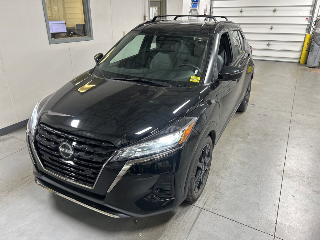 Used 2023 Nissan Kicks SR w/ SR Premium Package image 2