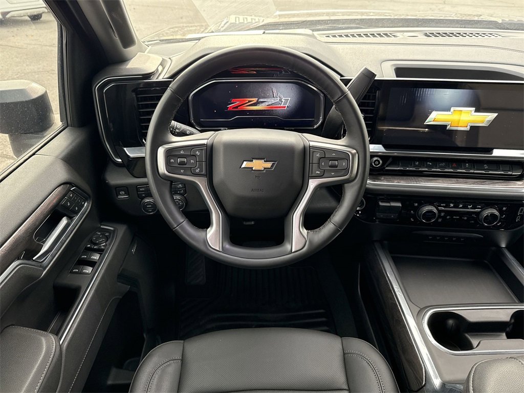 Used 2025 Chevrolet Silverado 2500 LTZ w/ LTZ Convenience Package image 11