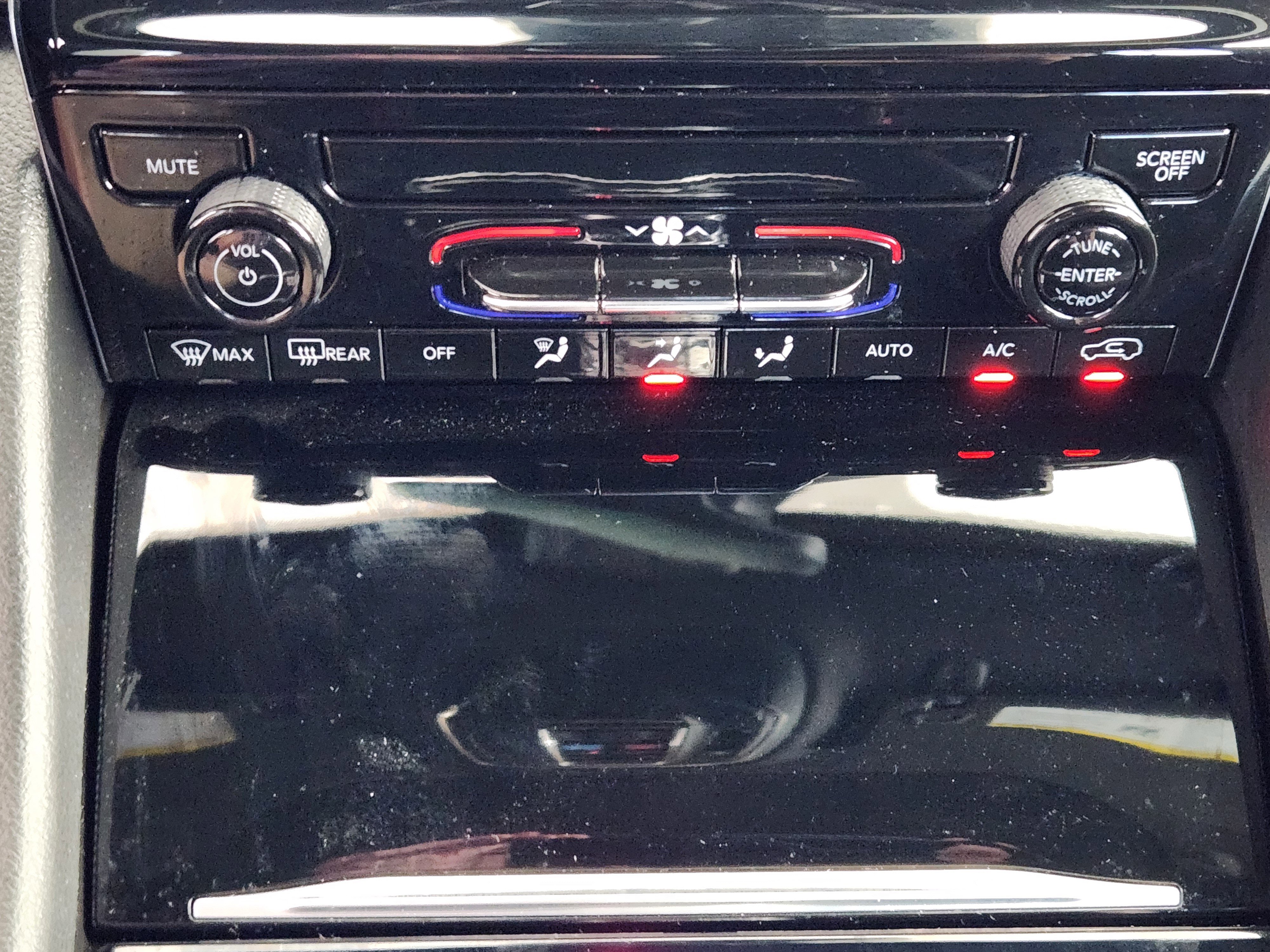 Used 2025 Jeep Grand Cherokee Laredo X image 19