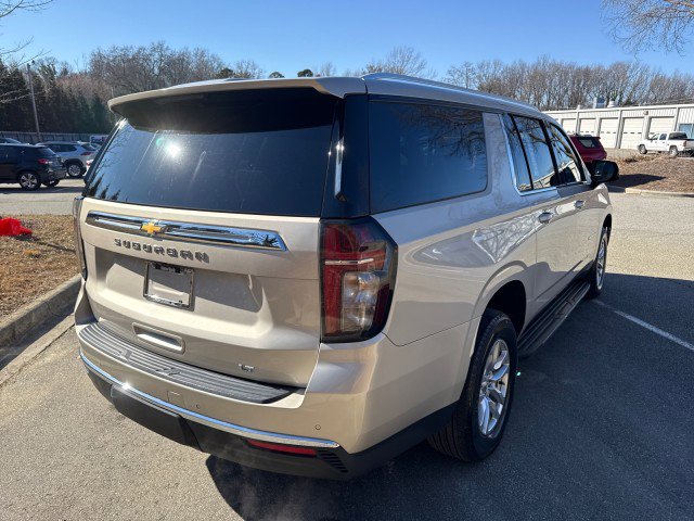Used 2023 Chevrolet Suburban LT w/ Luxury Package image 7