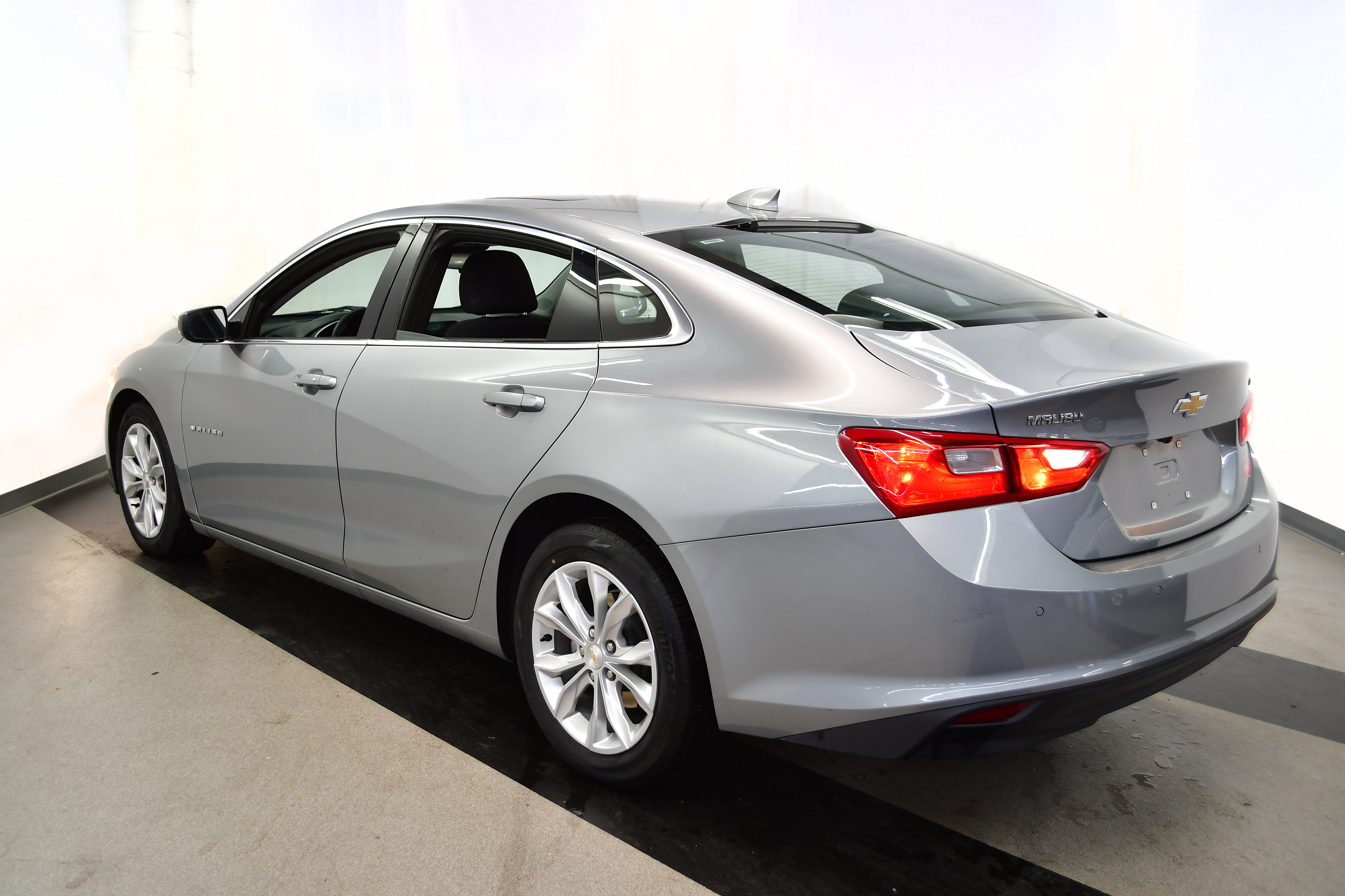 Used 2024 Chevrolet Malibu LT image 9