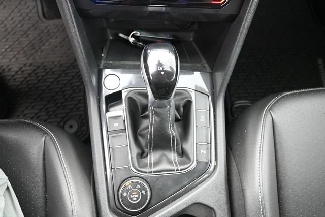 Used 2023 Volkswagen Tiguan SE R-Line AWD/4WD image 28