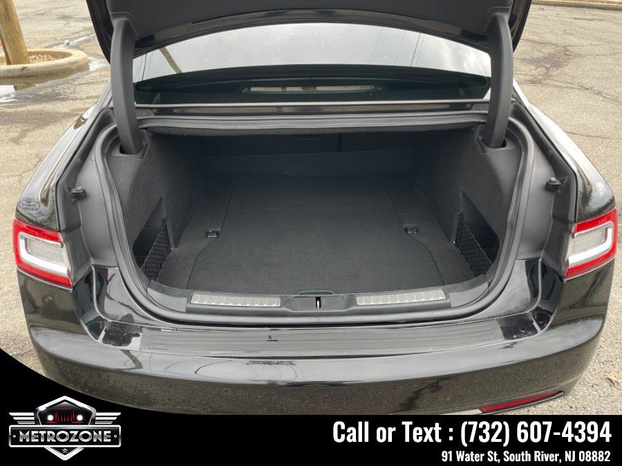 Used 2019 Lincoln Continental Select w/ Continental Climate Package image 14