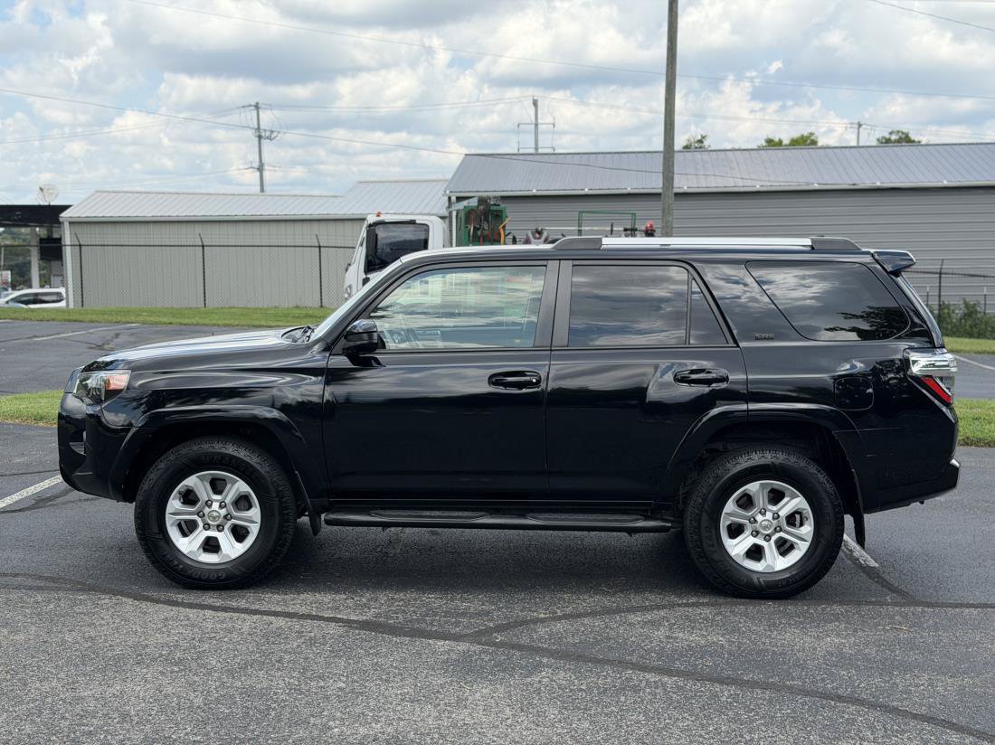 Used 2019 Toyota 4Runner SR5 AWD/4WD image 2