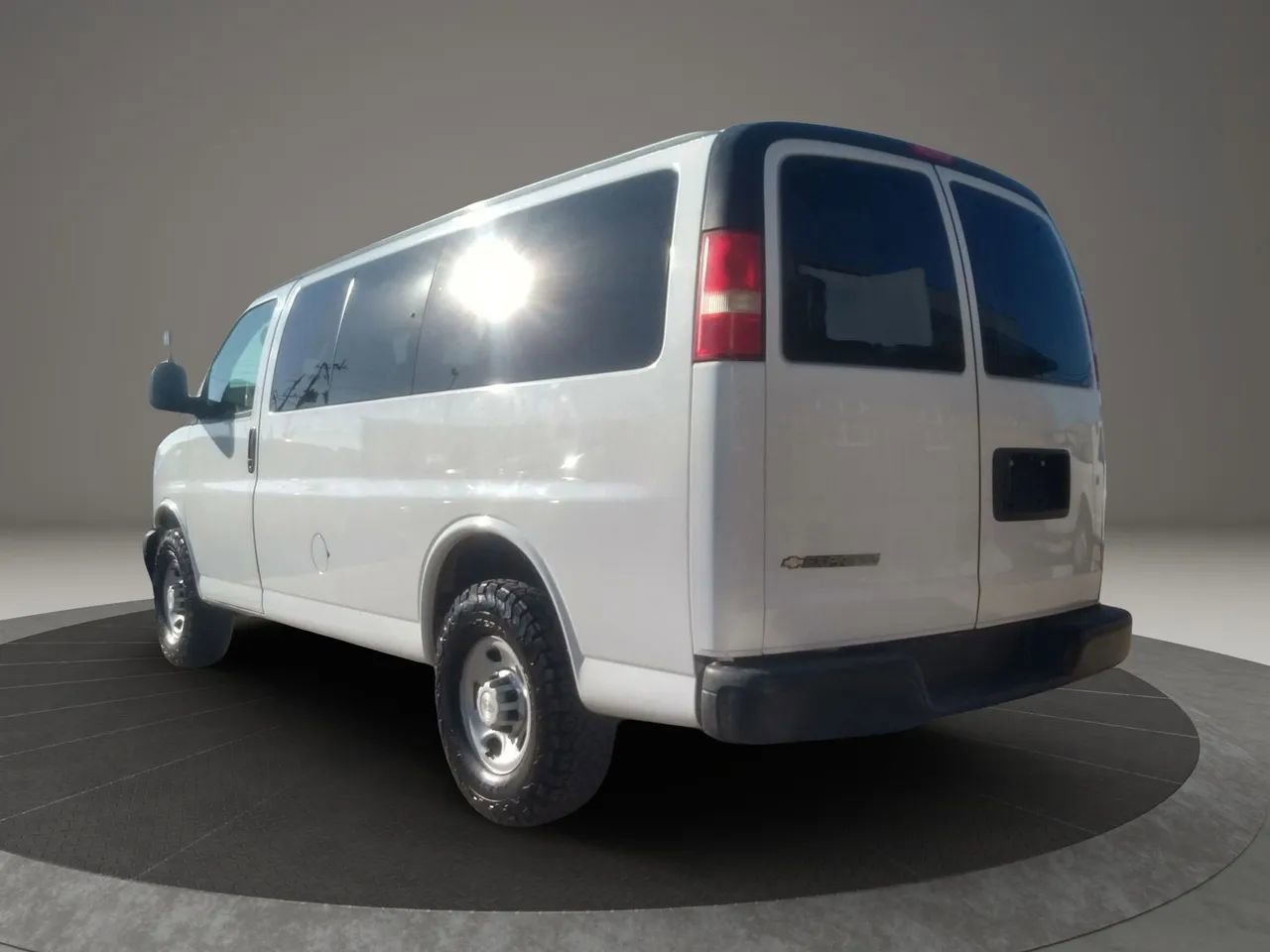 Used 2015 Chevrolet Express 2500 LS image 4