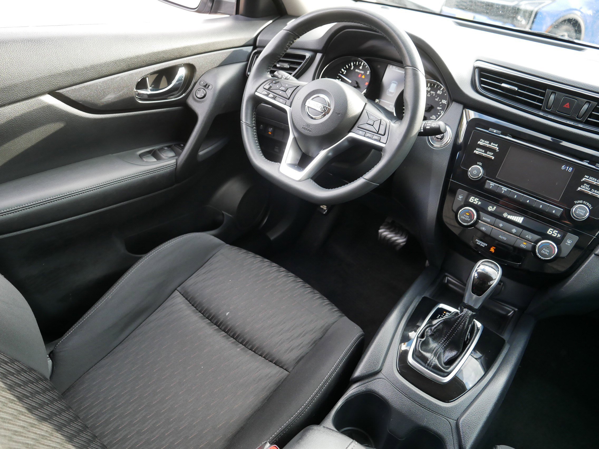 Certified 2017 Nissan Rogue SV AWD/4WD image 9