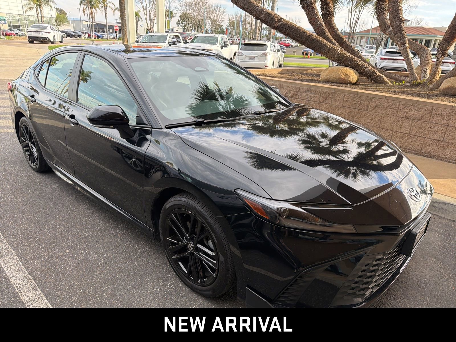 Used 2025 Toyota Camry SE image 4