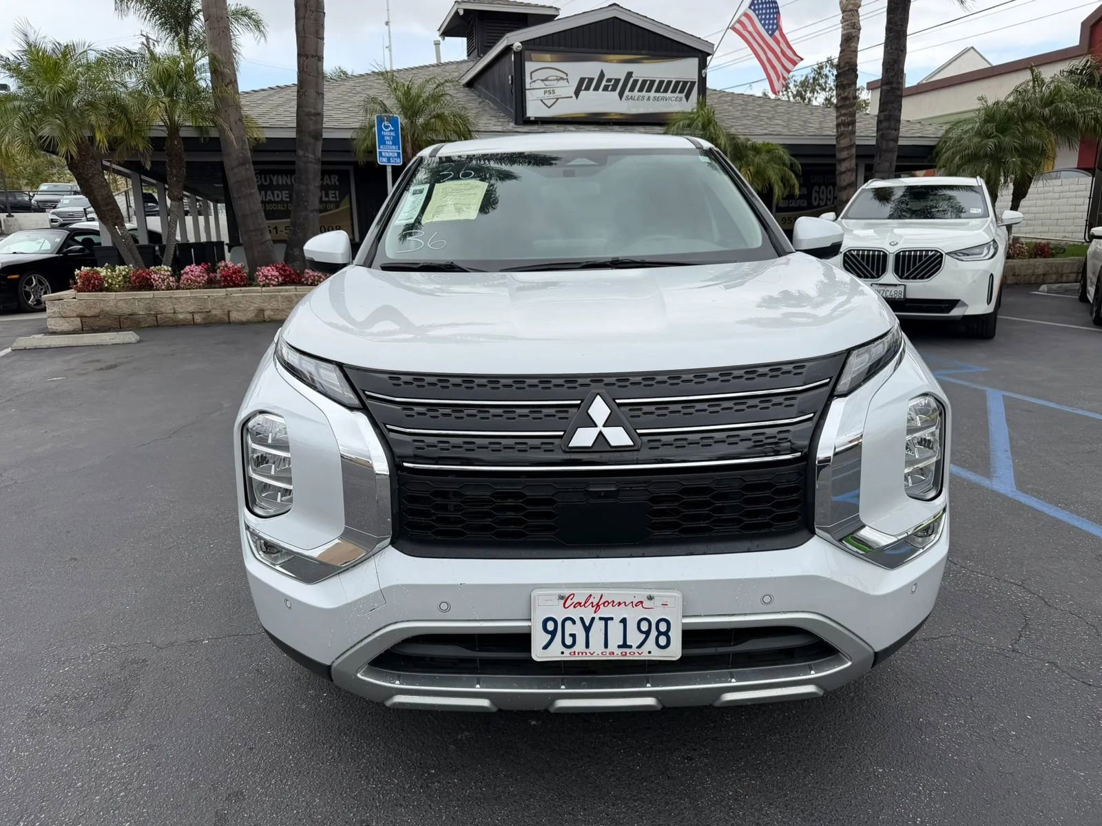 Used 2023 Mitsubishi Outlander ES image 2