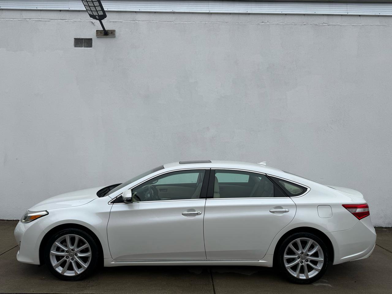 Used 2015 Toyota Avalon Limited w/ Technology Package image 6