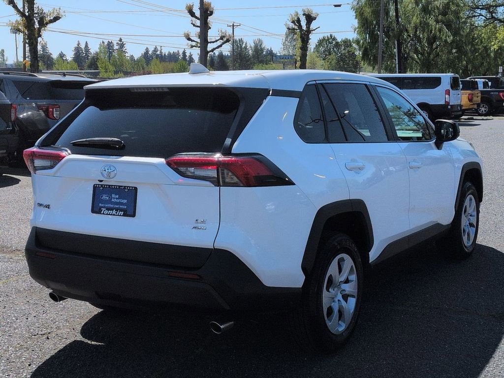 Used 2023 Toyota RAV4 LE AWD/4WD image 5