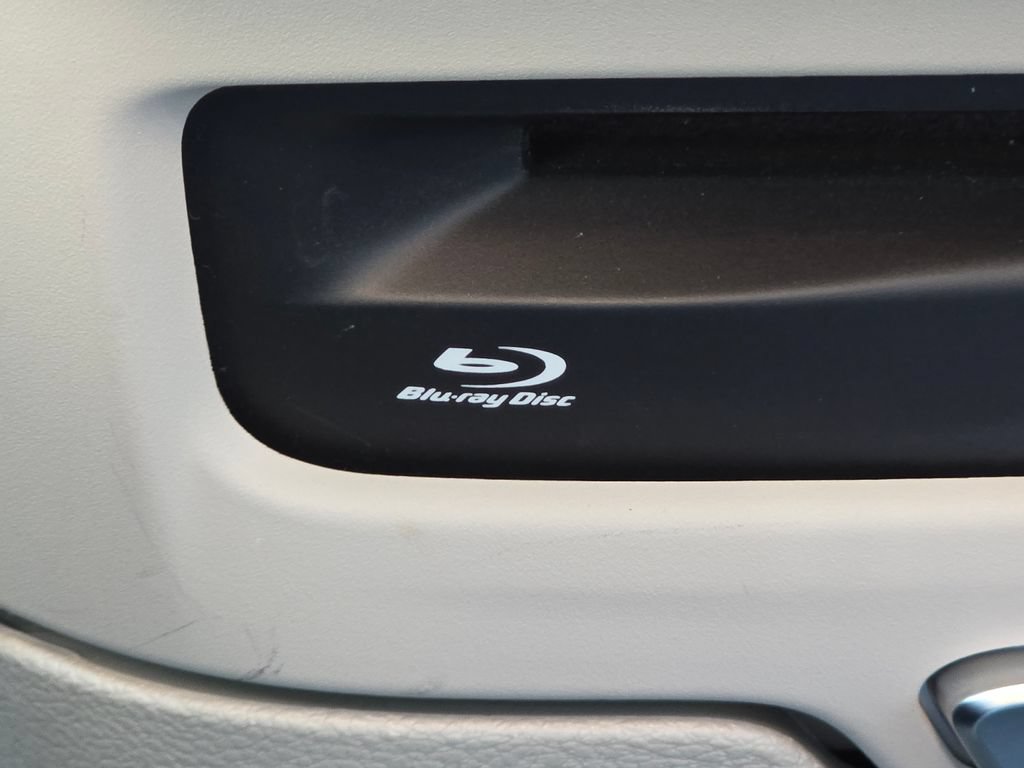 Used 2019 Chrysler Pacifica Touring-L Plus w/ Advanced Safetytec Group FWD image 8