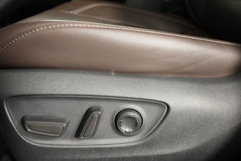 Used 2024 Toyota Sienna Platinum image 27