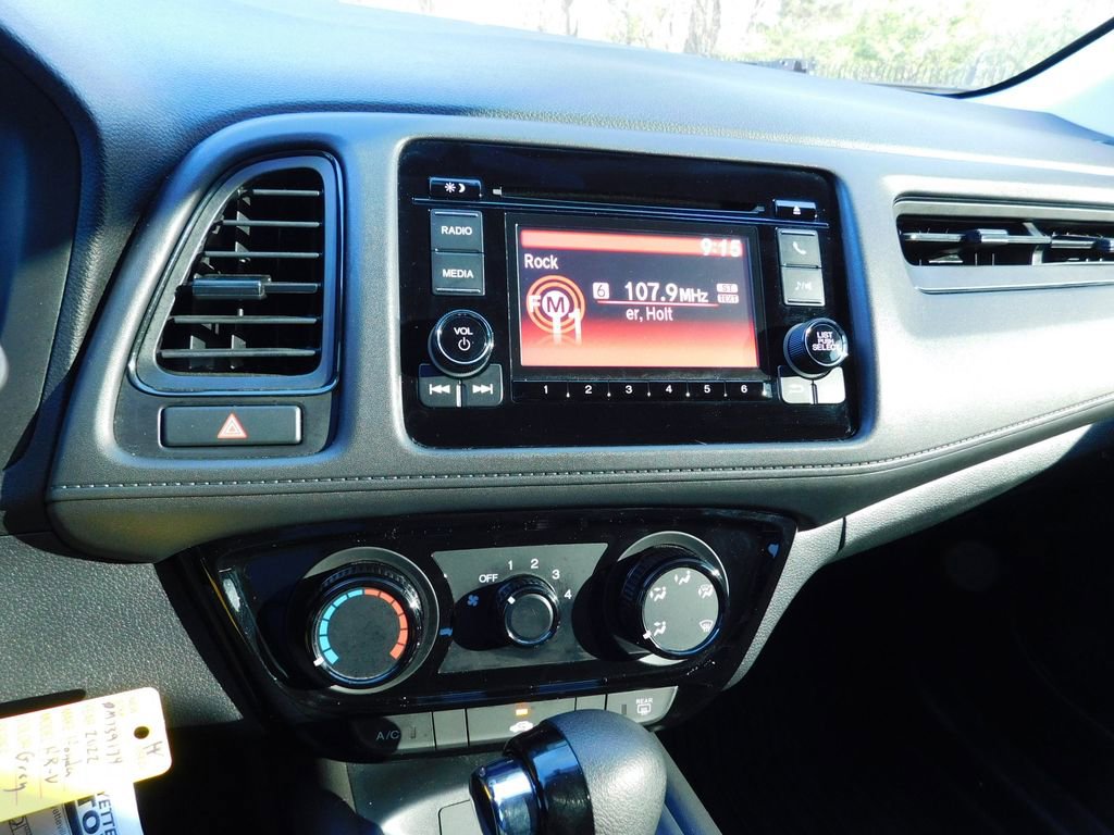Used 2022 Honda HR-V LX image 9