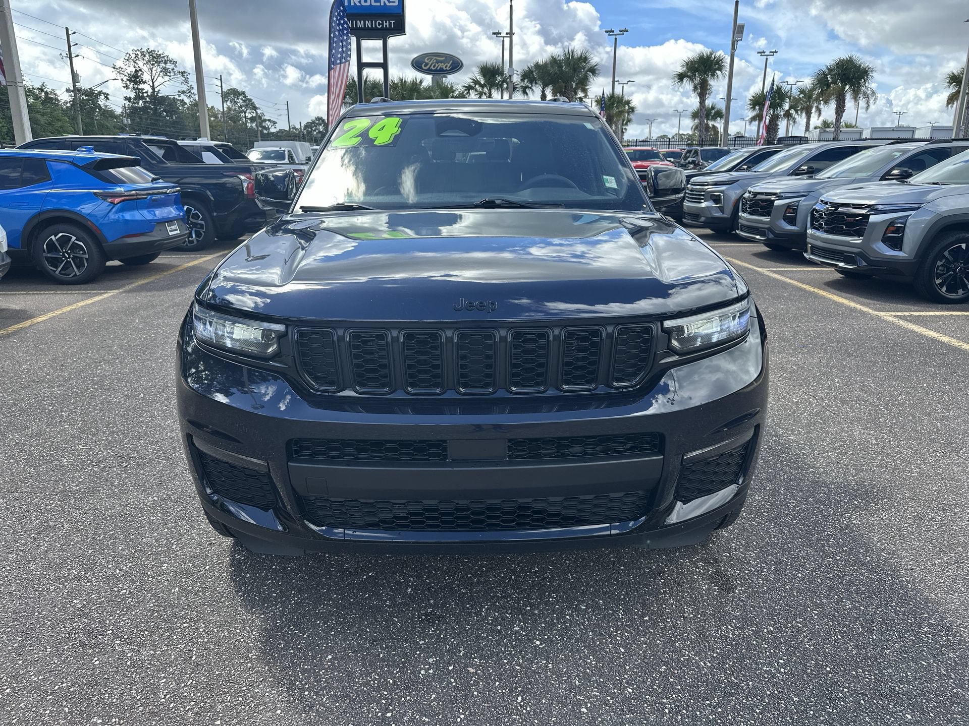 Used 2024 Jeep Grand Cherokee L Limited w/ Black Appearance Package RWD image 11