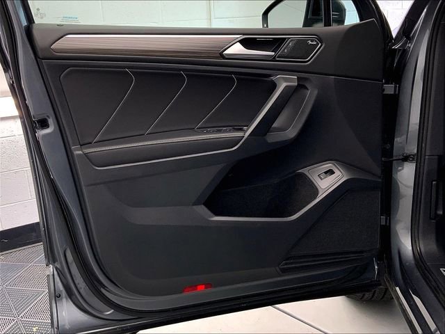 Certified 2022 Volkswagen Tiguan SEL R-Line image 23