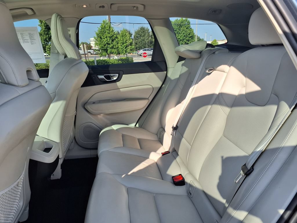 Certified 2024 Volvo XC60 B5 Plus w/ Protection Package Premier AWD/4WD image 17