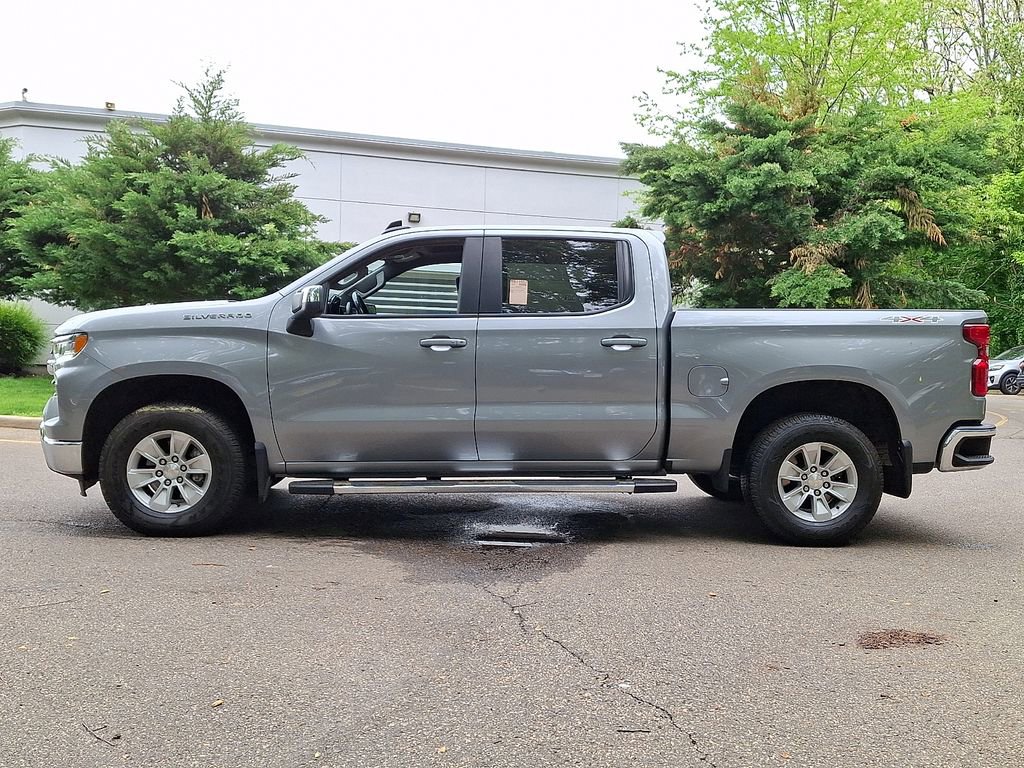 Used 2023 Chevrolet Silverado 1500 LT w/ Convenience Package II AWD/4WD image 5