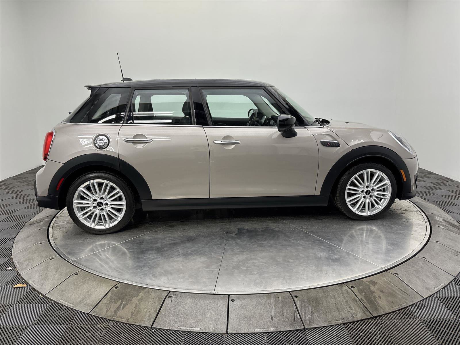 Used 2023 MINI Cooper S image 17