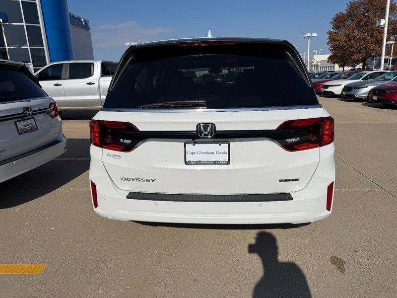 New 2026 Honda Odyssey Touring image 3