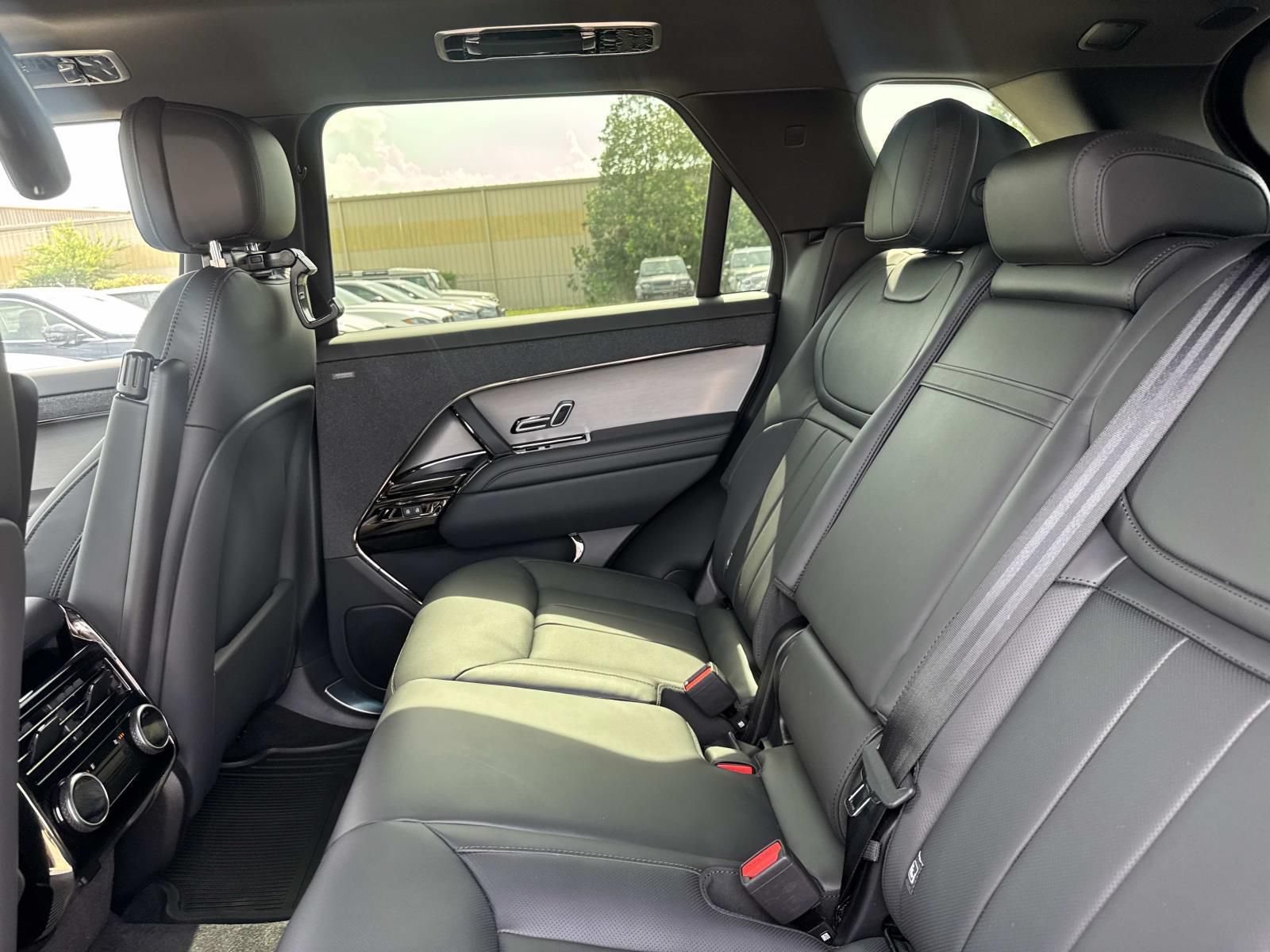 New 2026 Land Rover Range Rover Sport SE AWD/4WD image 8