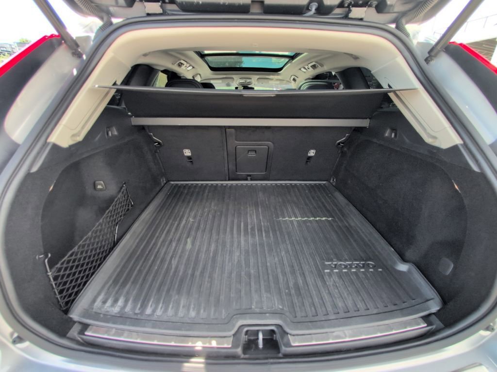 Used 2022 Volvo XC60 B5 Inscription w/ Advanced Package image 32