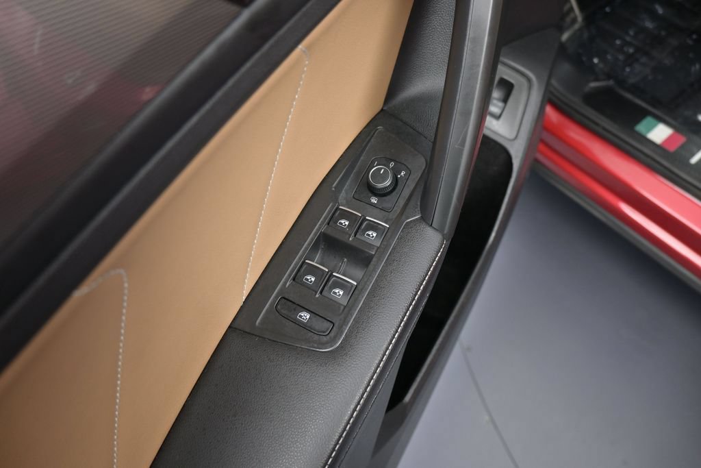 Used 2024 Volkswagen Tiguan SE R-Line FWD image 15
