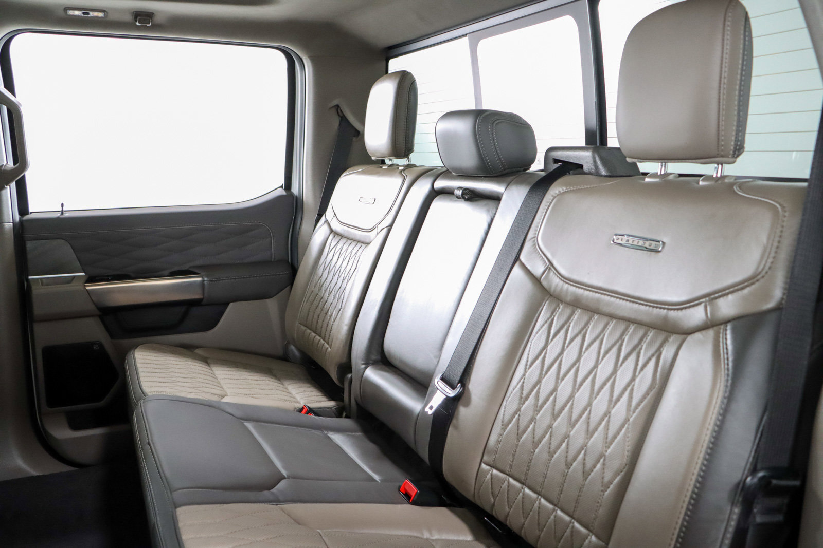 Used 2025 Ford F450 Platinum w/ Platinum Plus Package image 29