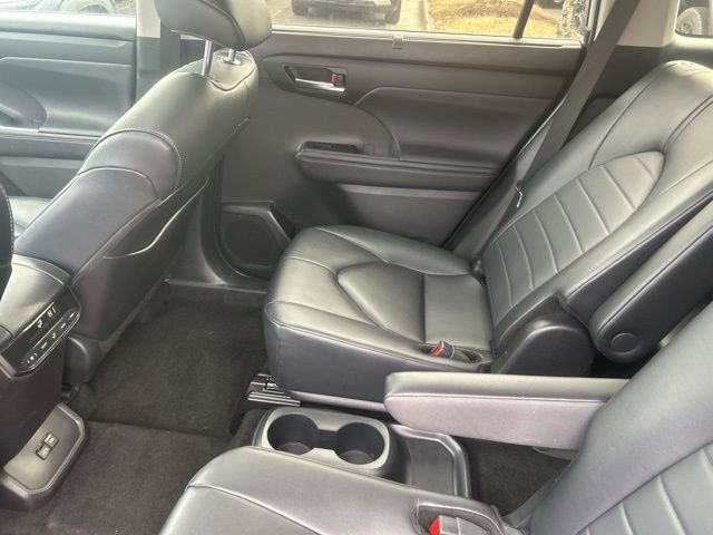 Used 2024 Toyota Highlander XLE image 18