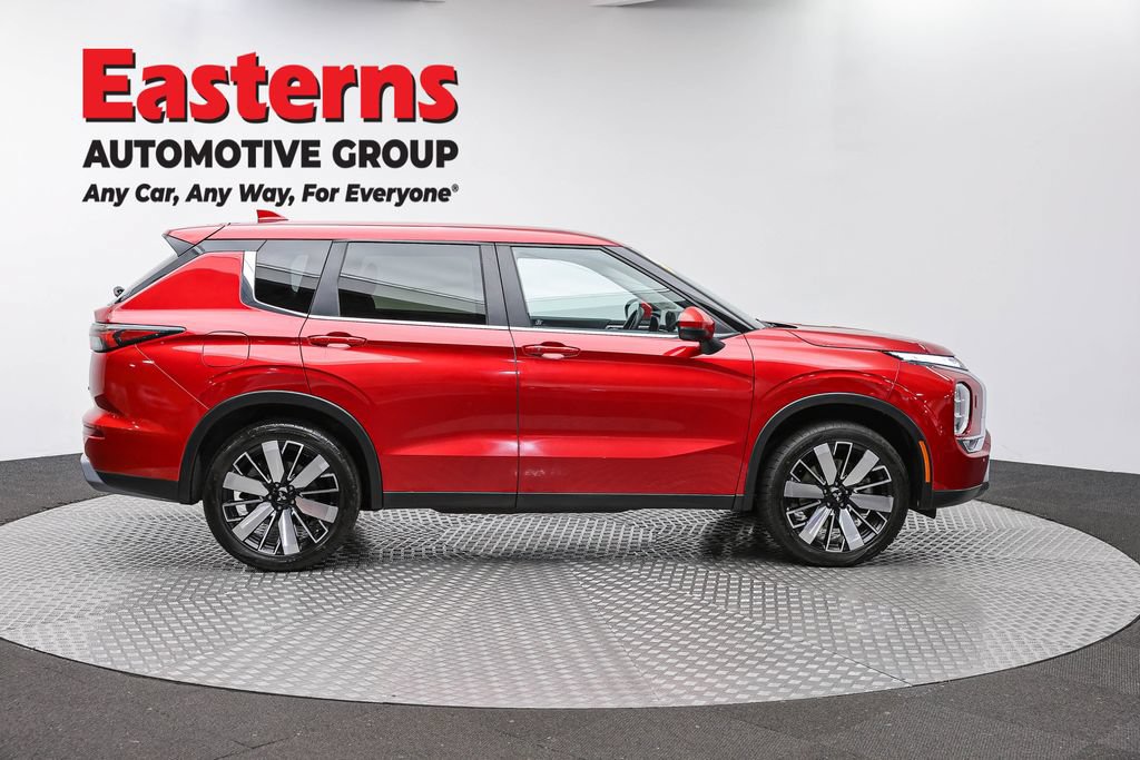 Used 2025 Mitsubishi Outlander SE AWD/4WD image 4