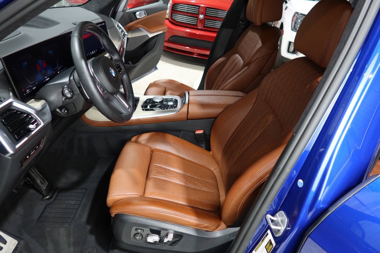 Used 2025 BMW X7 M60i AWD/4WD image 21