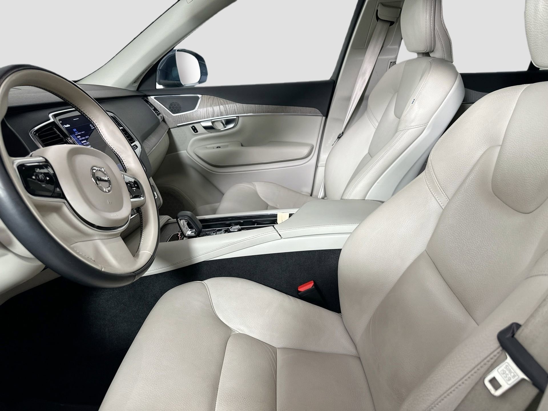 Certified 2023 Volvo XC90 B6 Plus w/ Protection Package image 21