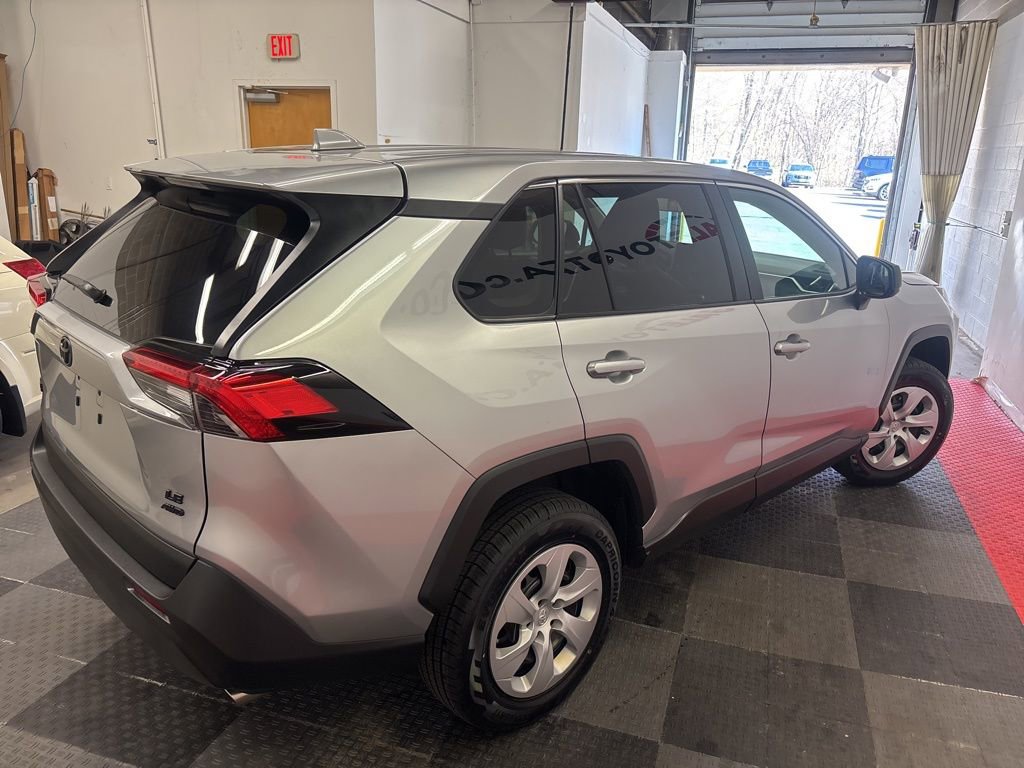 Used 2023 Toyota RAV4 LE AWD/4WD image 11