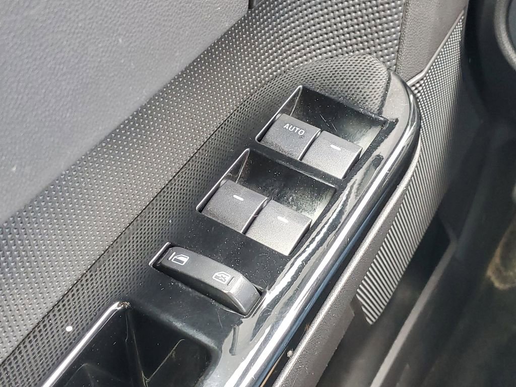 Used 2012 Ford Escape Limited w/ Class II Trailer Towing Pkg AWD/4WD image 16