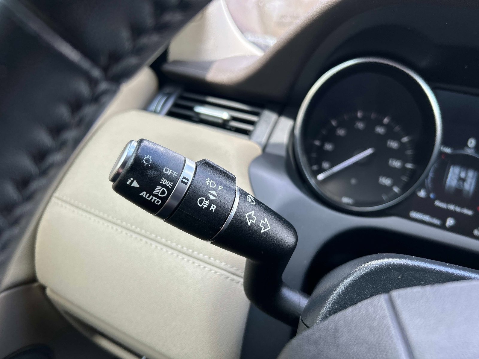 Used 2019 Land Rover Range Rover Evoque SE AWD/4WD image 26