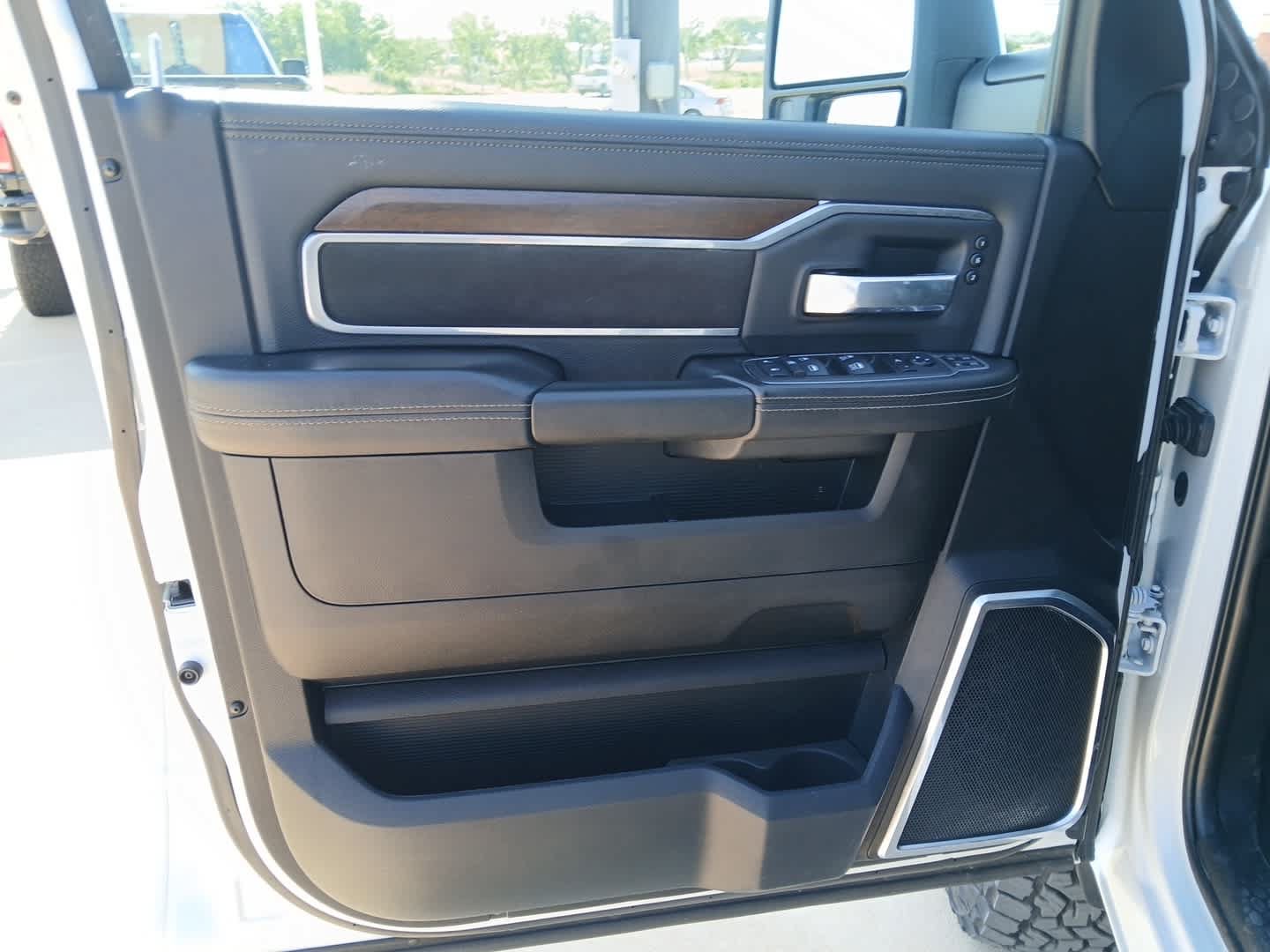 Used 2024 RAM 2500 Laramie w/ Safety Group AWD/4WD image 15