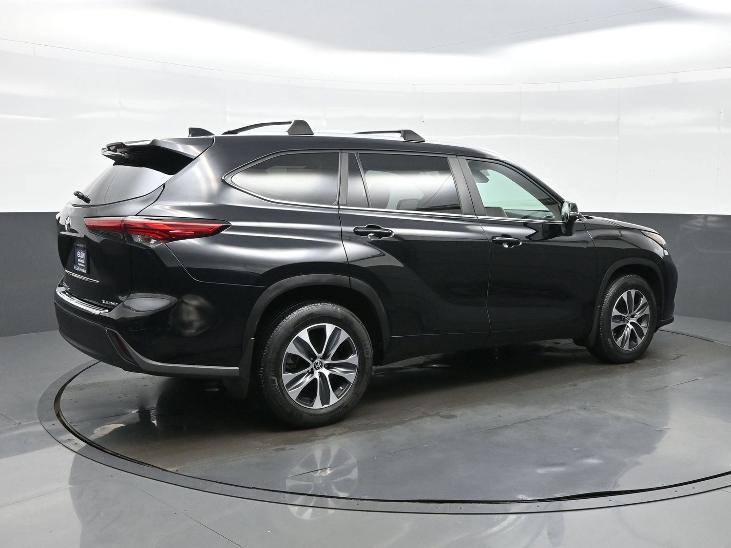 Used 2023 Toyota Highlander XLE AWD/4WD image 6
