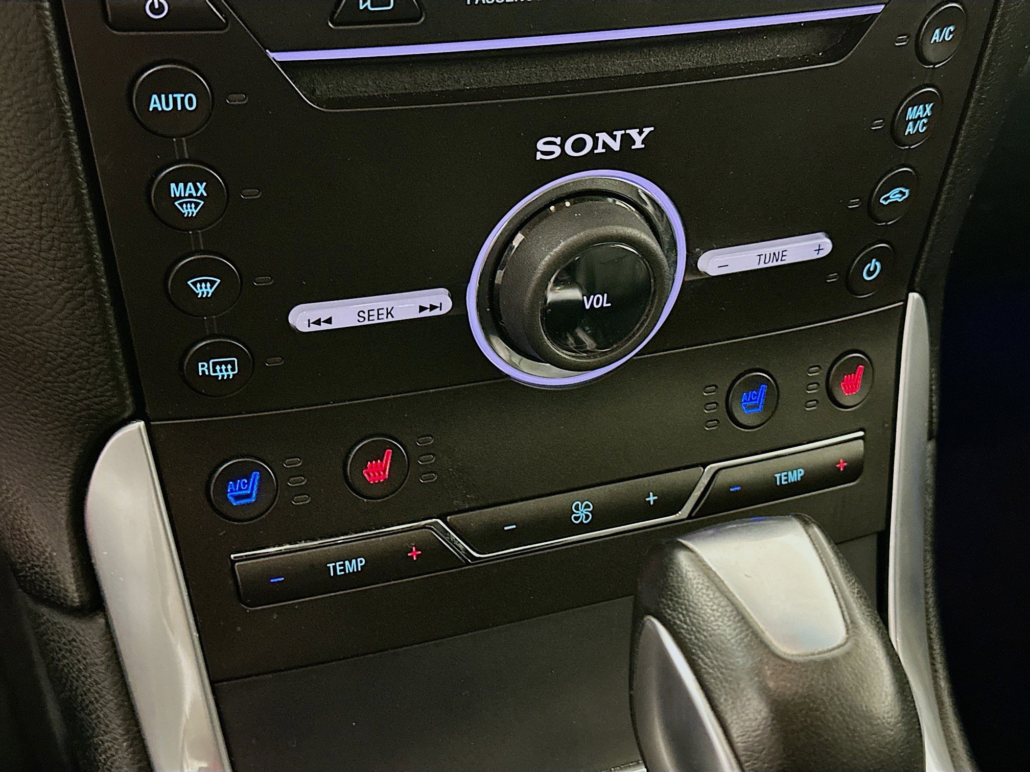 Used 2015 Ford Edge Titanium w/ Equipment Group 302A AWD/4WD image 23