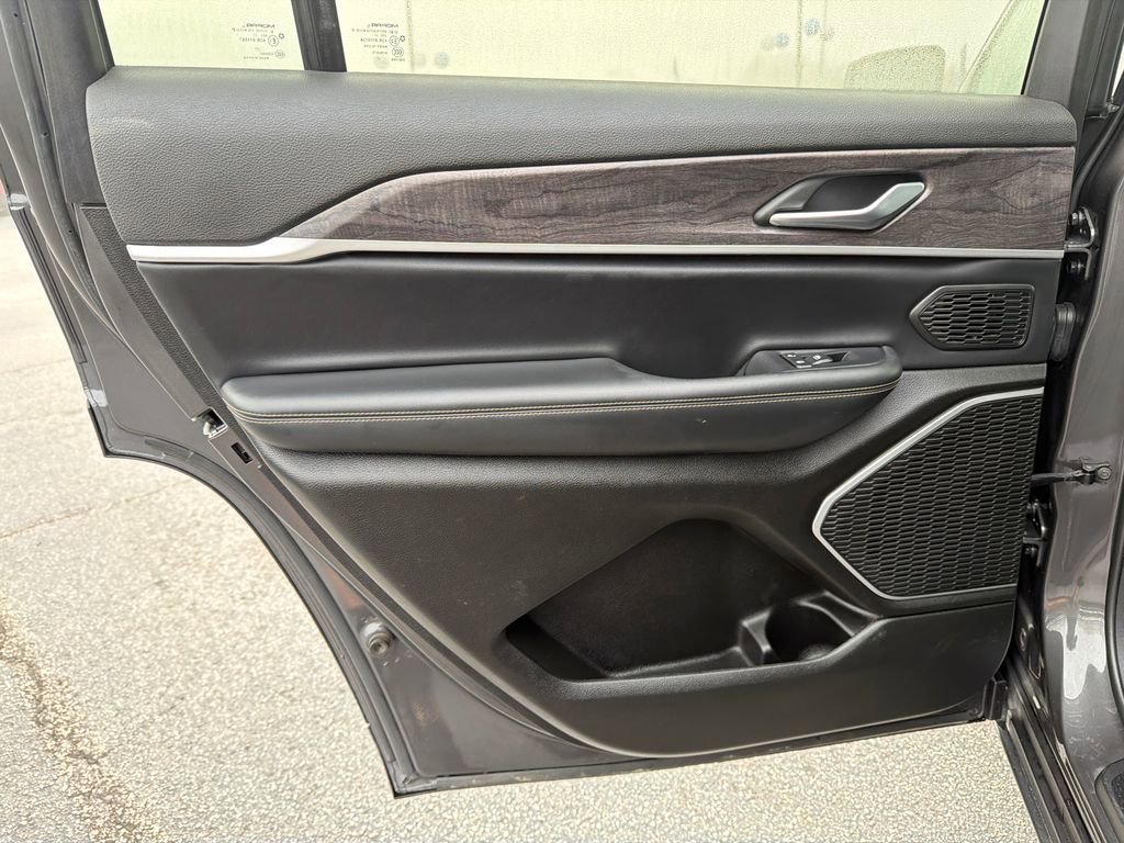 Used 2022 Jeep Grand Cherokee L Limited image 22