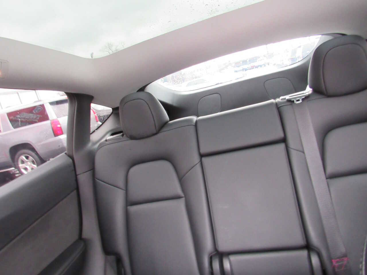 Used 2022 Tesla Model Y Long Range image 14