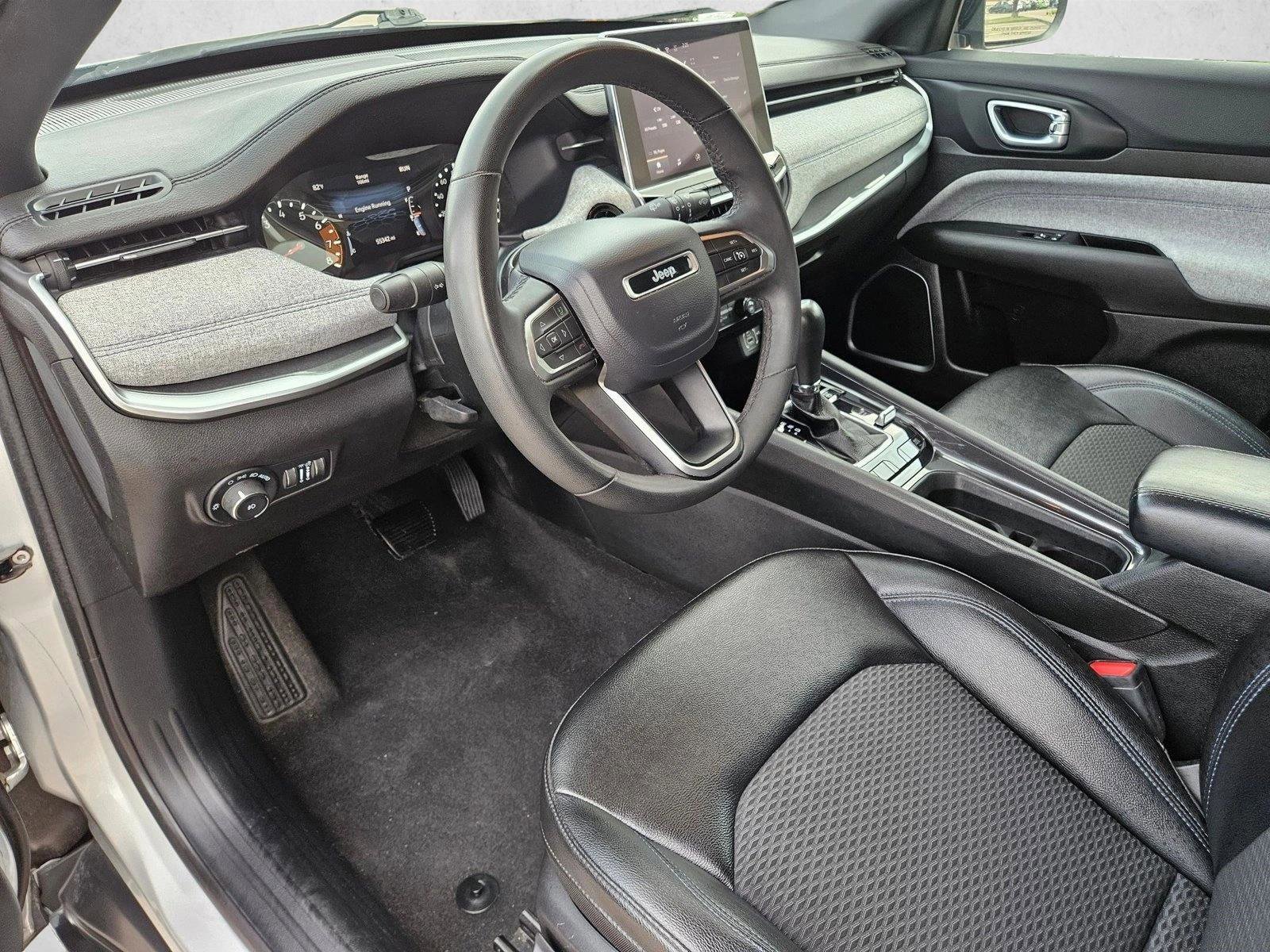 Used 2024 Jeep Compass Latitude AWD/4WD image 10